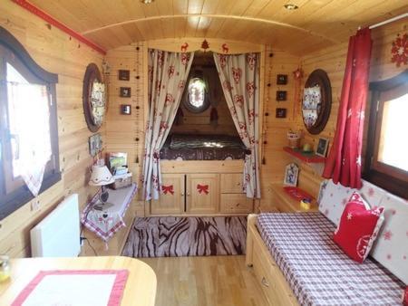 Camping Roulotte De Charme *